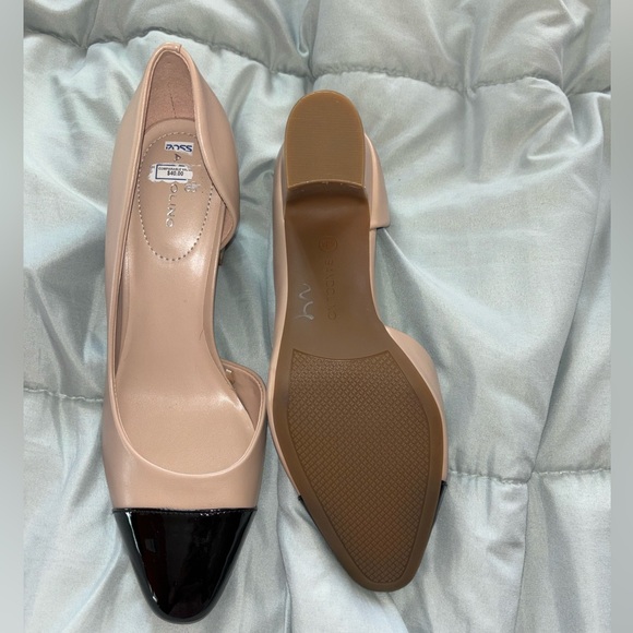 Bandolino Kitty Heels - Picture 2 of 6